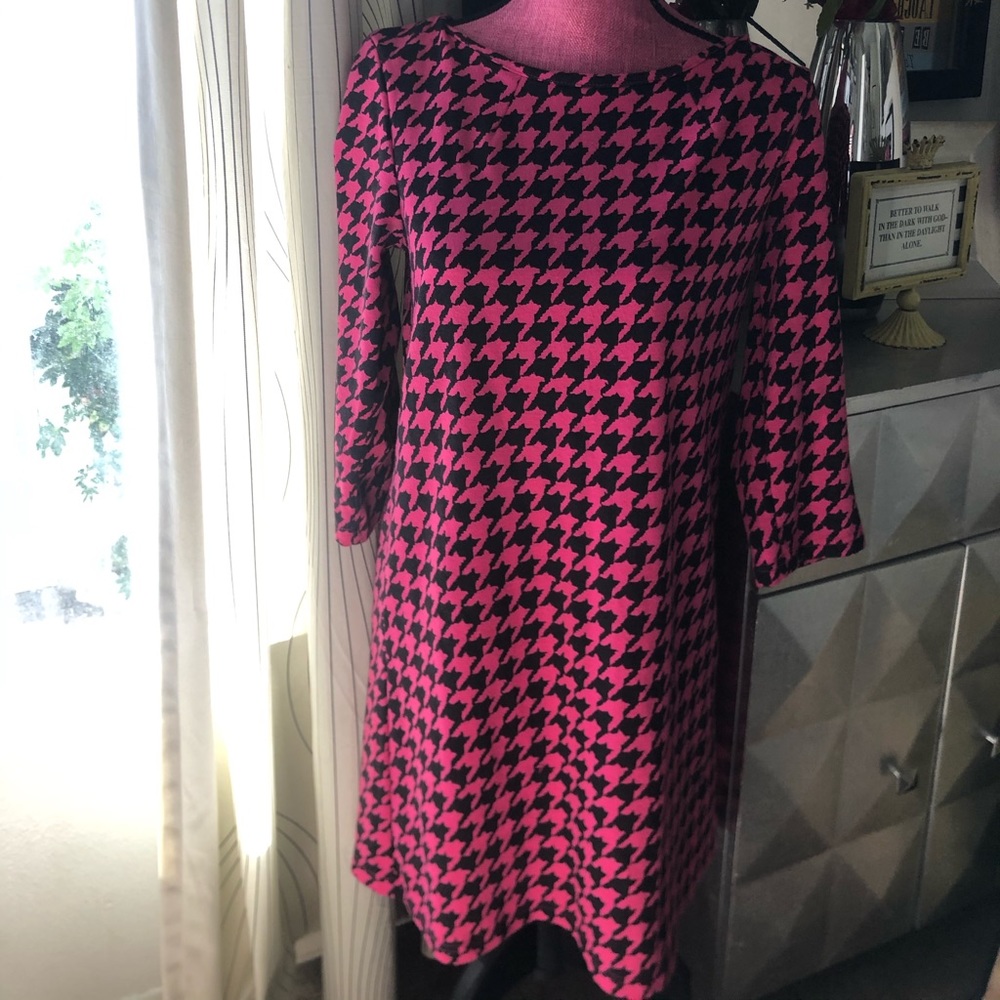 Houndstooth-Hot Pink and black houndstooth dress